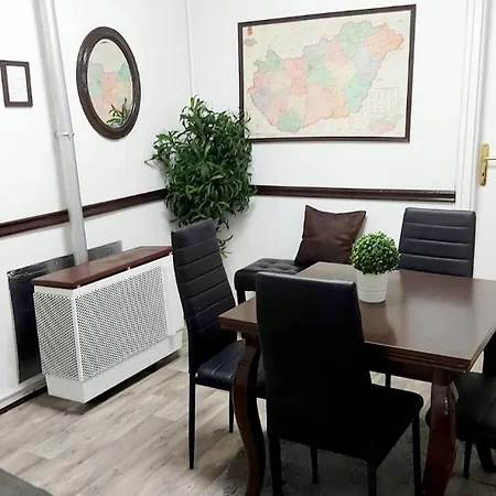 Eye Center شقة بودابست