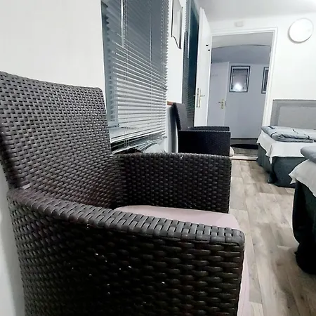 דירה Eye Center *